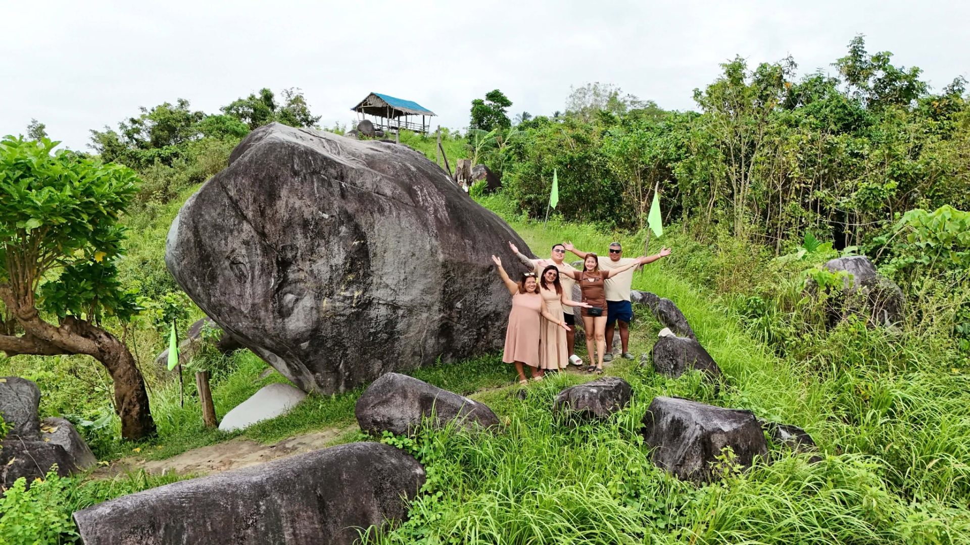 San Vicente land tour — giant boulder viewpoint