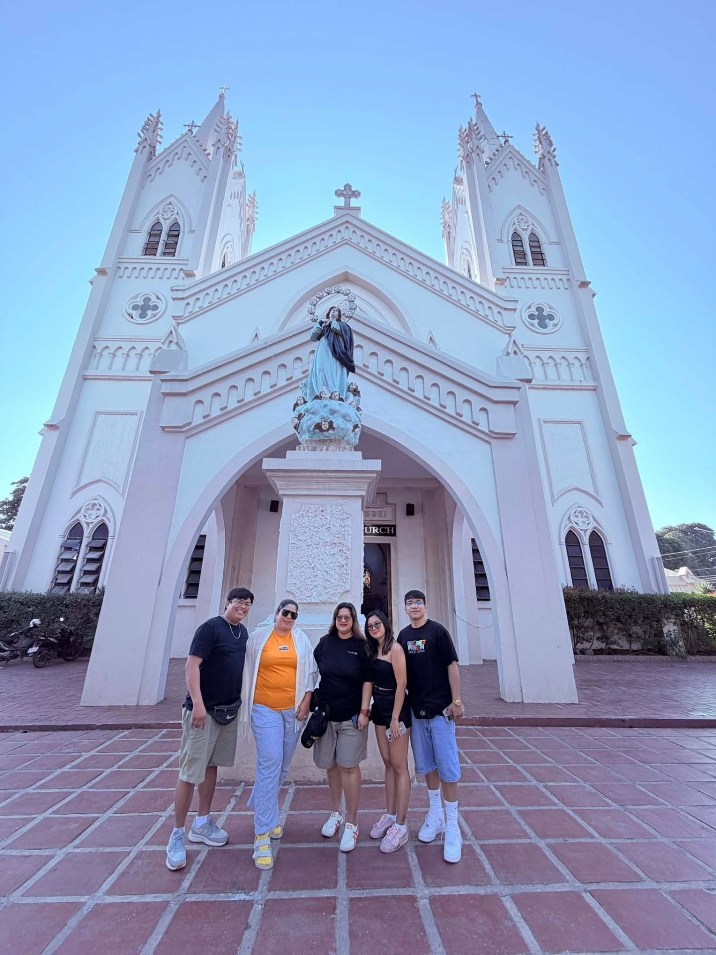 Family at the Cathedral facade