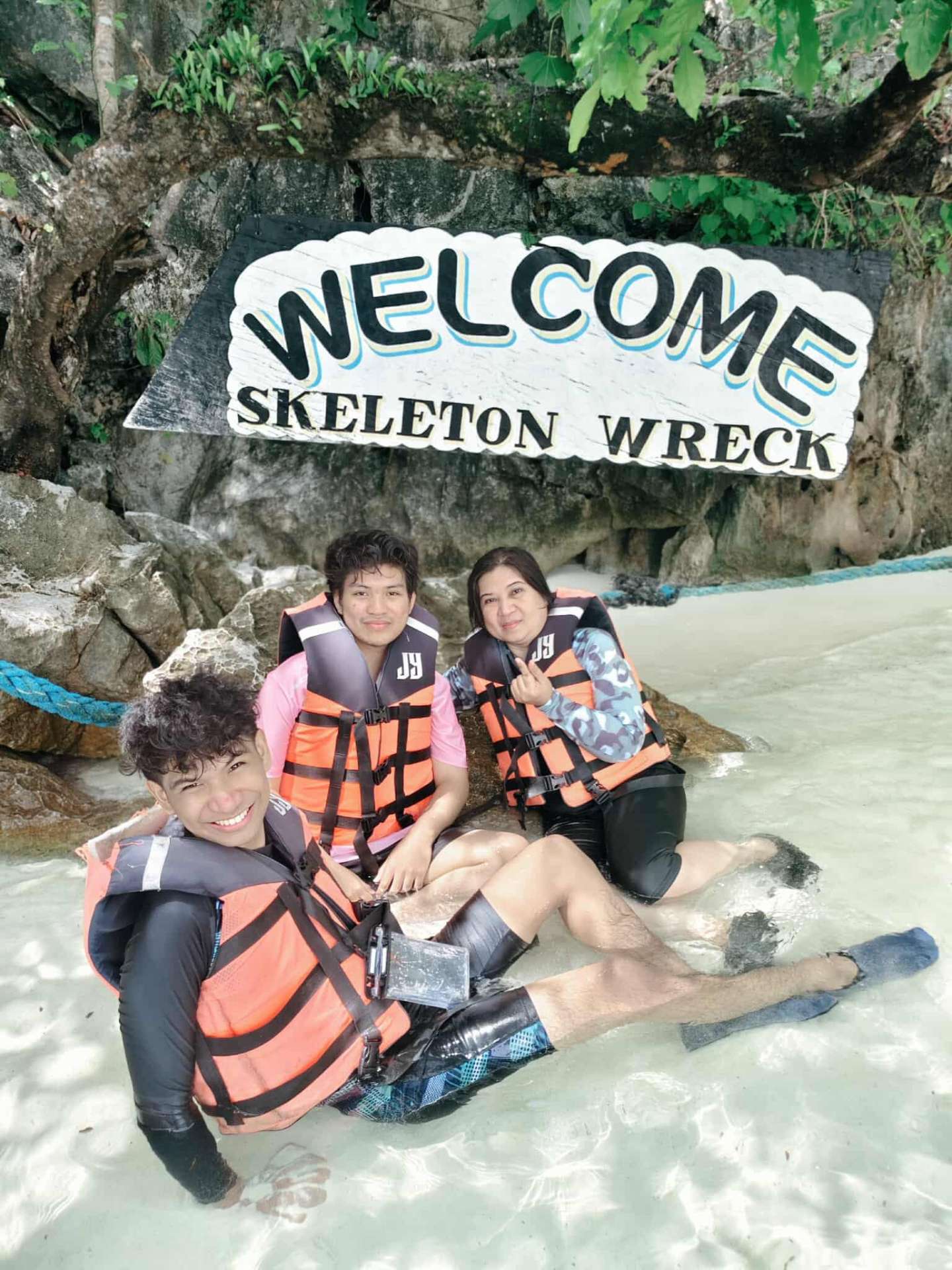 Welcome to Skeleton Wreck snorkel site