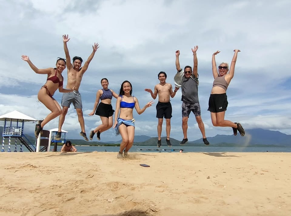 Jumpshot at Luli Island sandbar
